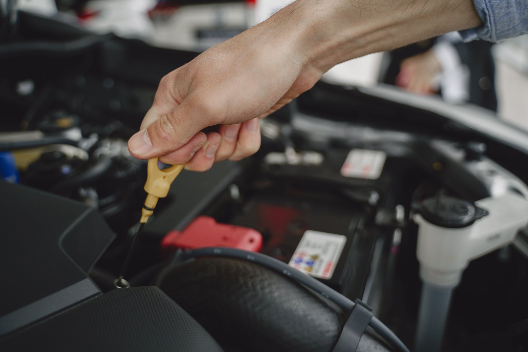 Checking the oil level on the dipstick