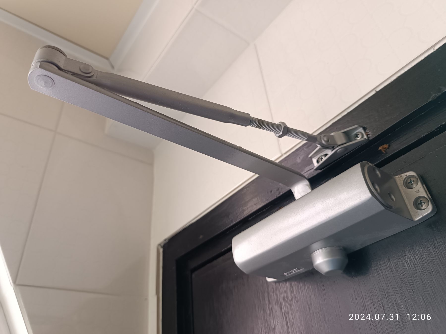 Door closer hardware and fittings