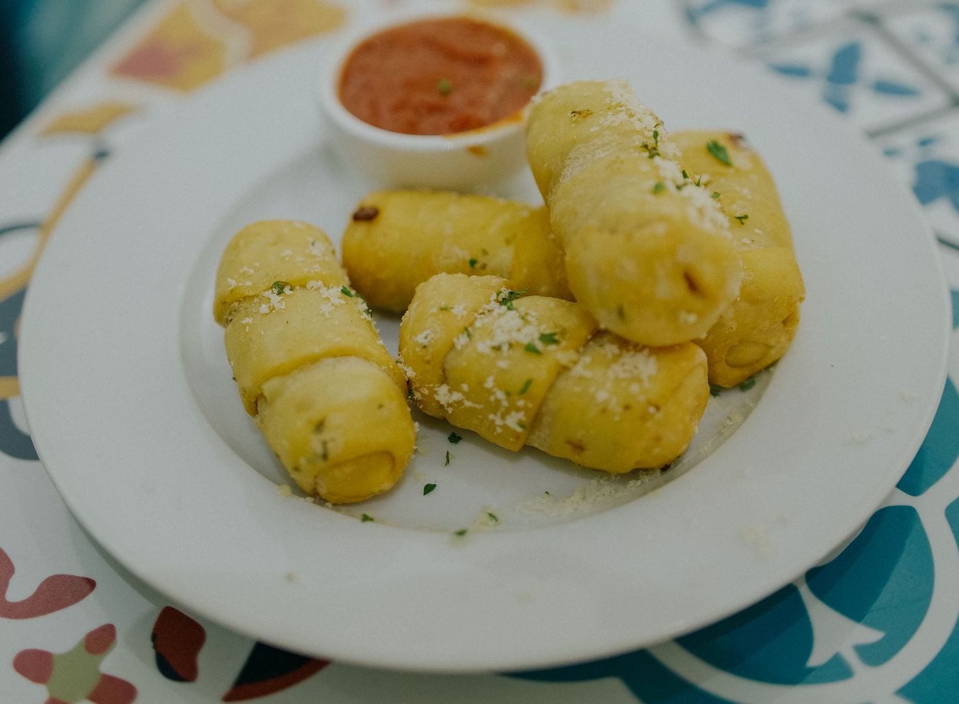 Rolled garlic dough twists dusted with parmesan and parsley, served with a cup of marinara