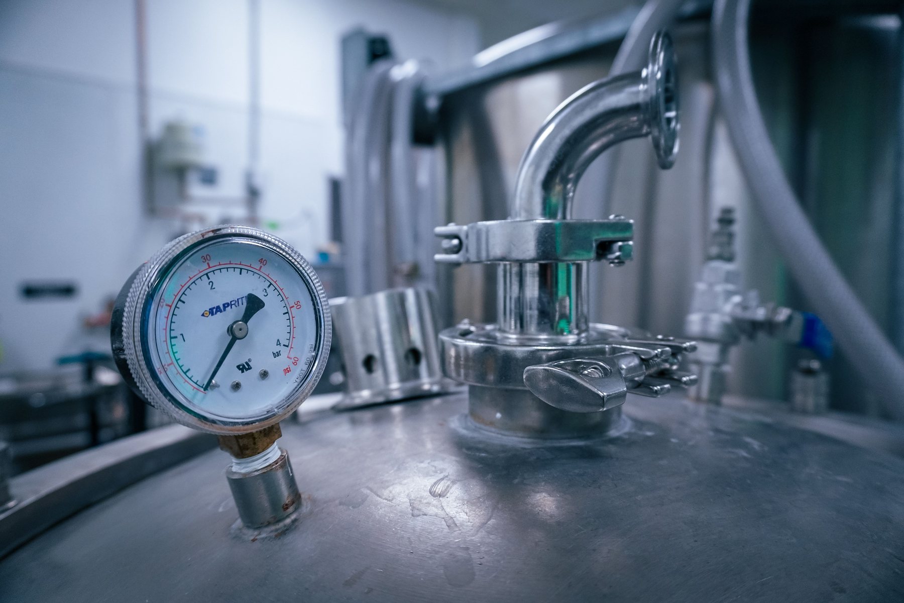 Pool filter plumbing: valves, pipework and gauge
