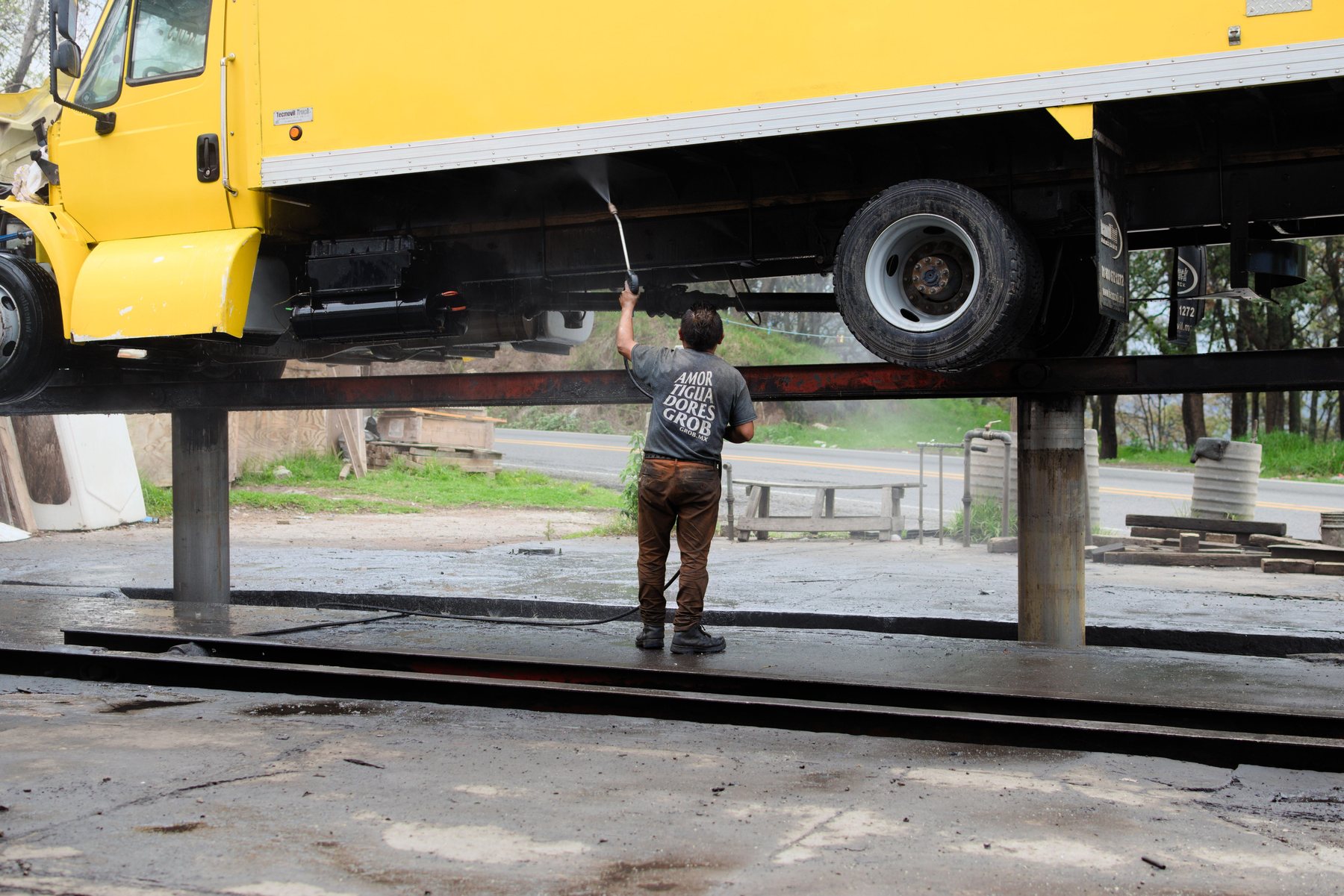An operator in protective kit working a high-pressure lance