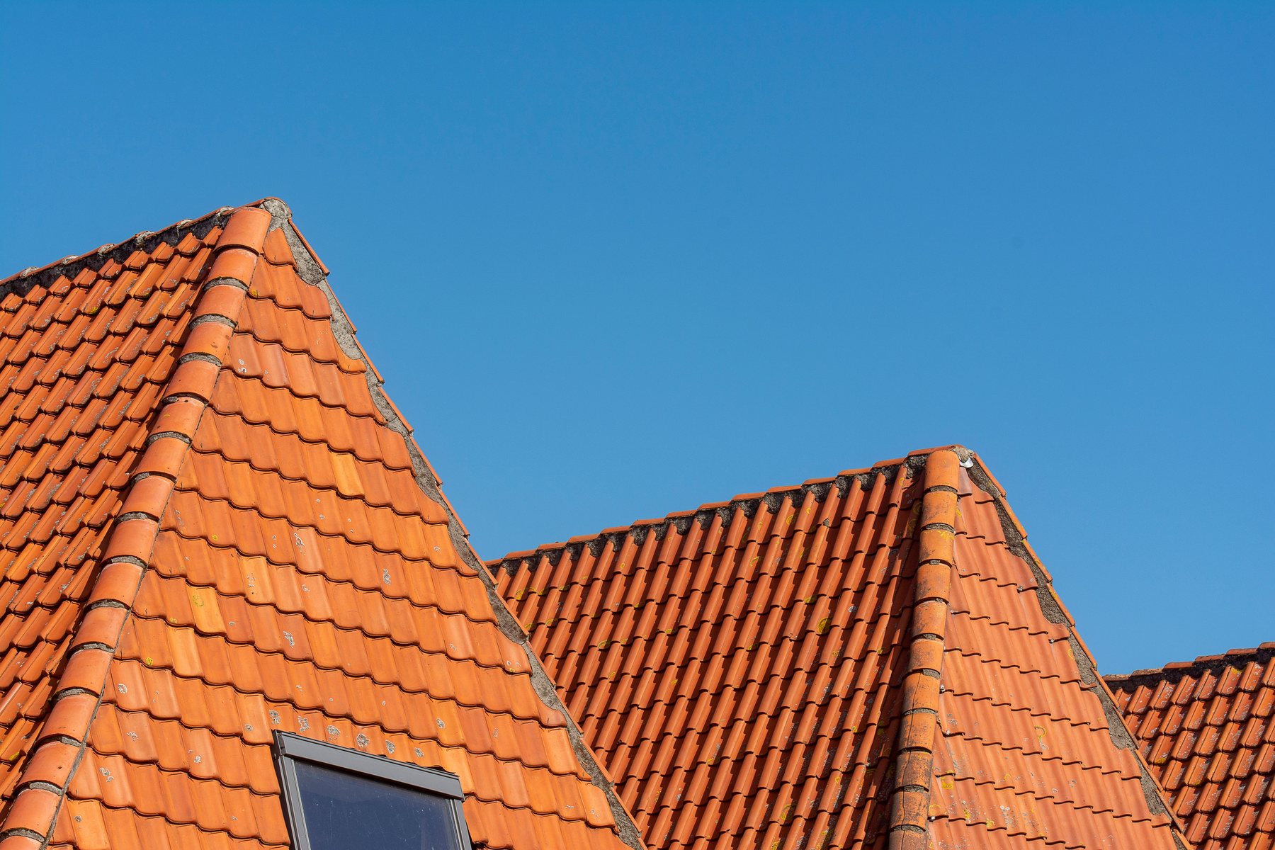 Low-pressure washing across a tiled roof