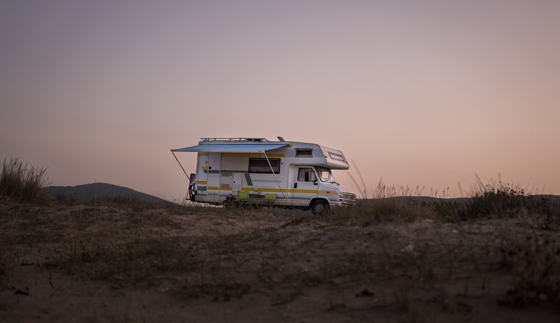 The galley of a camper: hob, sink and overhead lockers